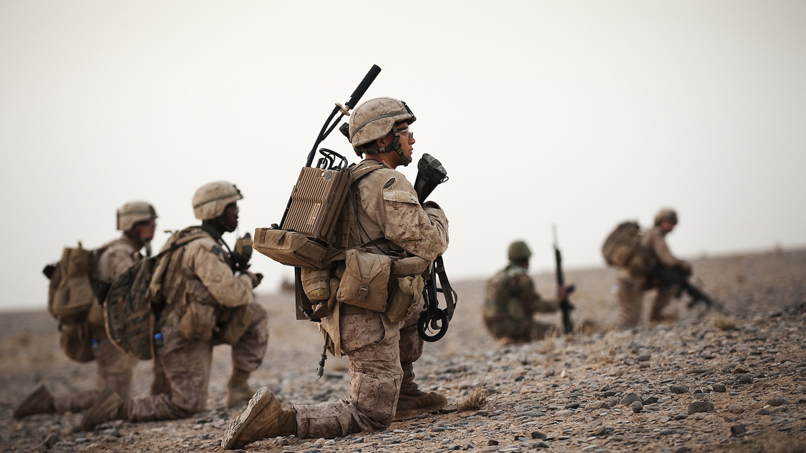 Солдаты идут в наступление