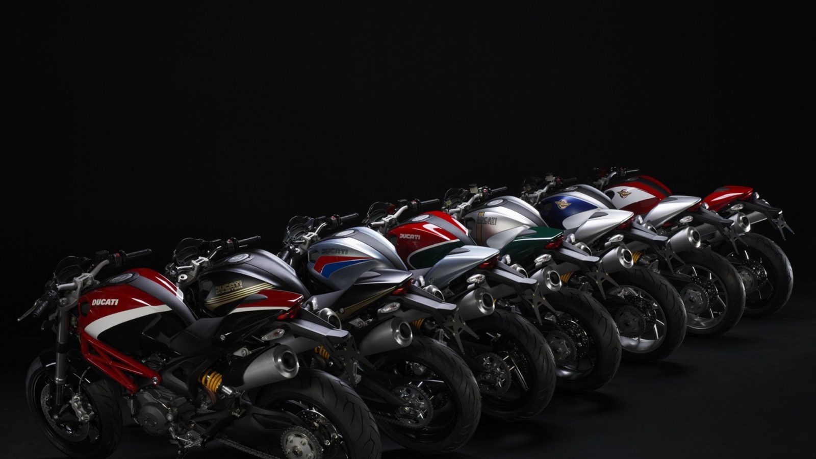 Красивый мотоцикл Ducati Monster Diesel