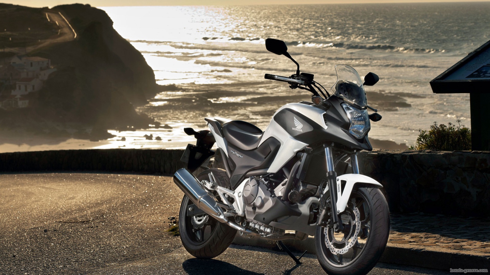 Красивый мотоцикл Honda NC 700 X