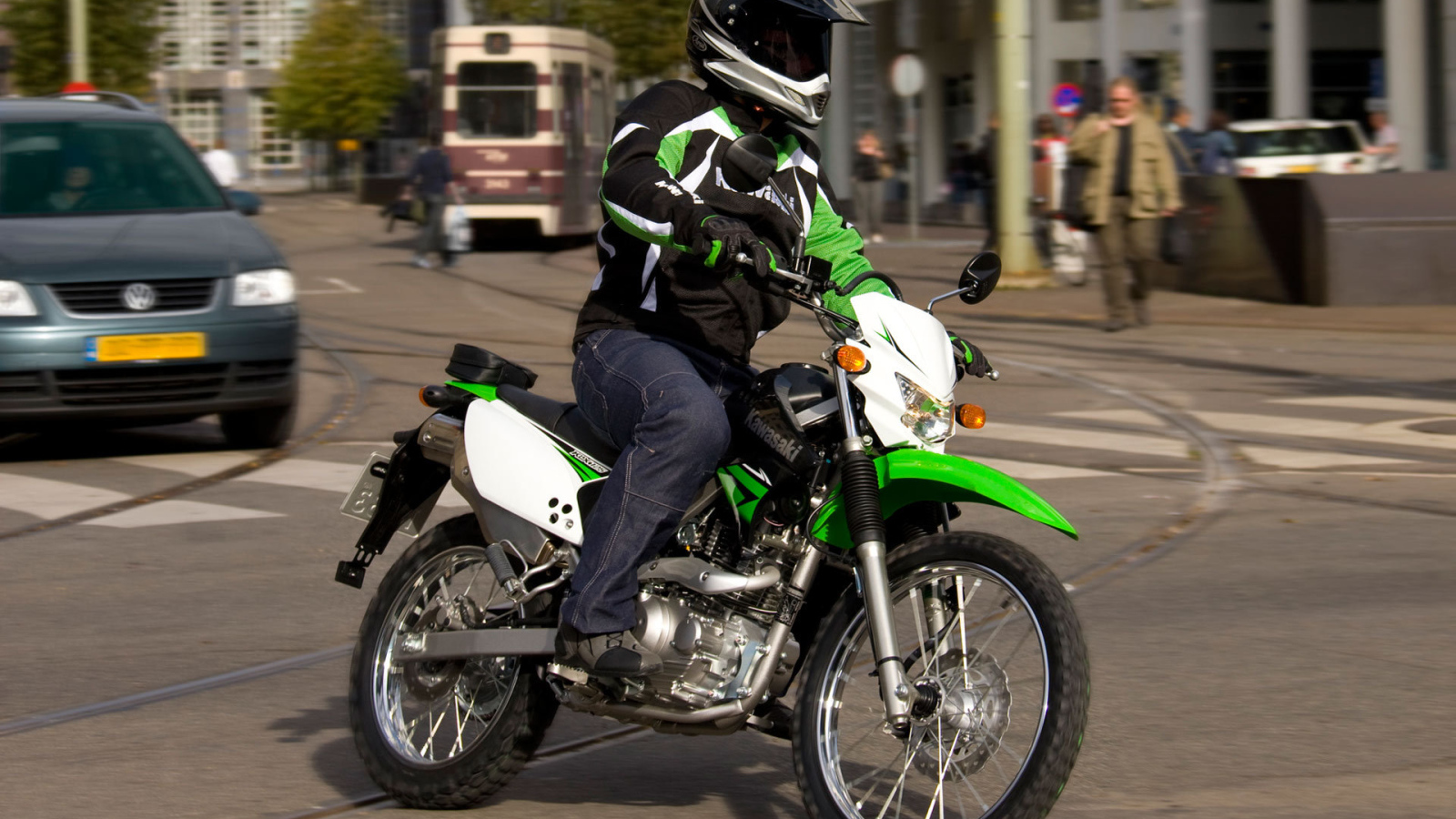 Красивый мотоцикл в москве Kawasaki KLX 125