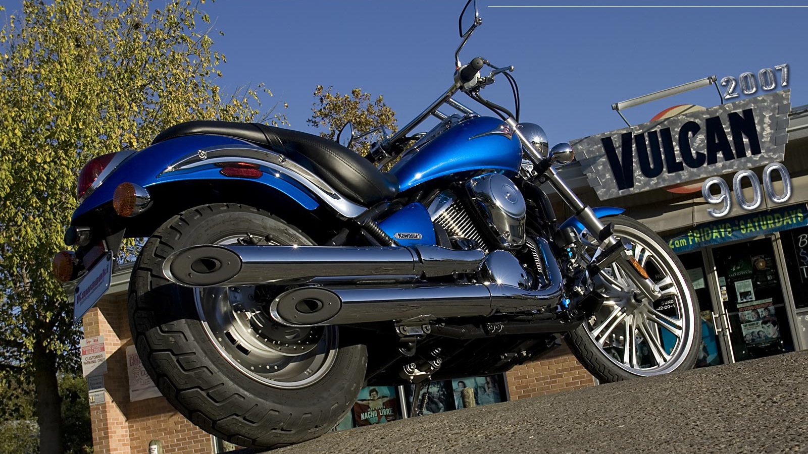 Мотоцикл модели Kawasaki VN 900 Classic