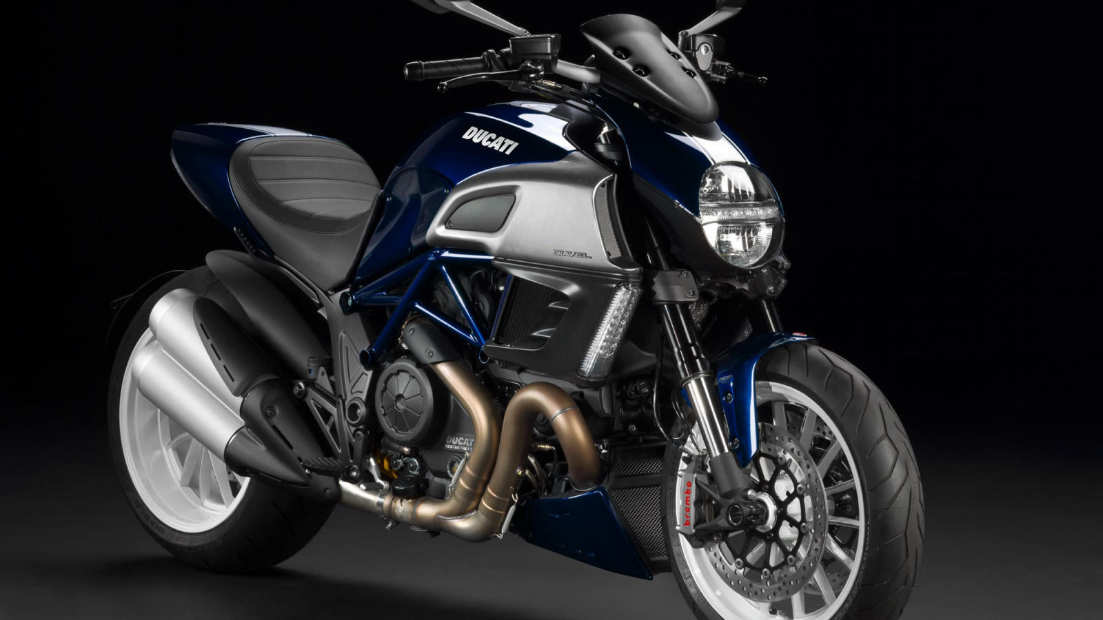 Быстрый мотоцикл Ducati Diavel