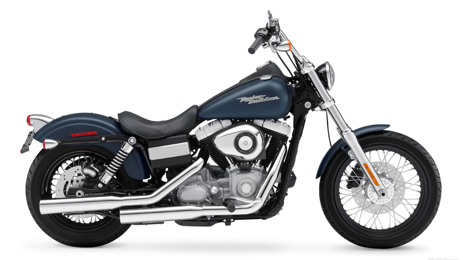 Быстрый мотоцикл Harley-Davidson Dyna Street Bob
