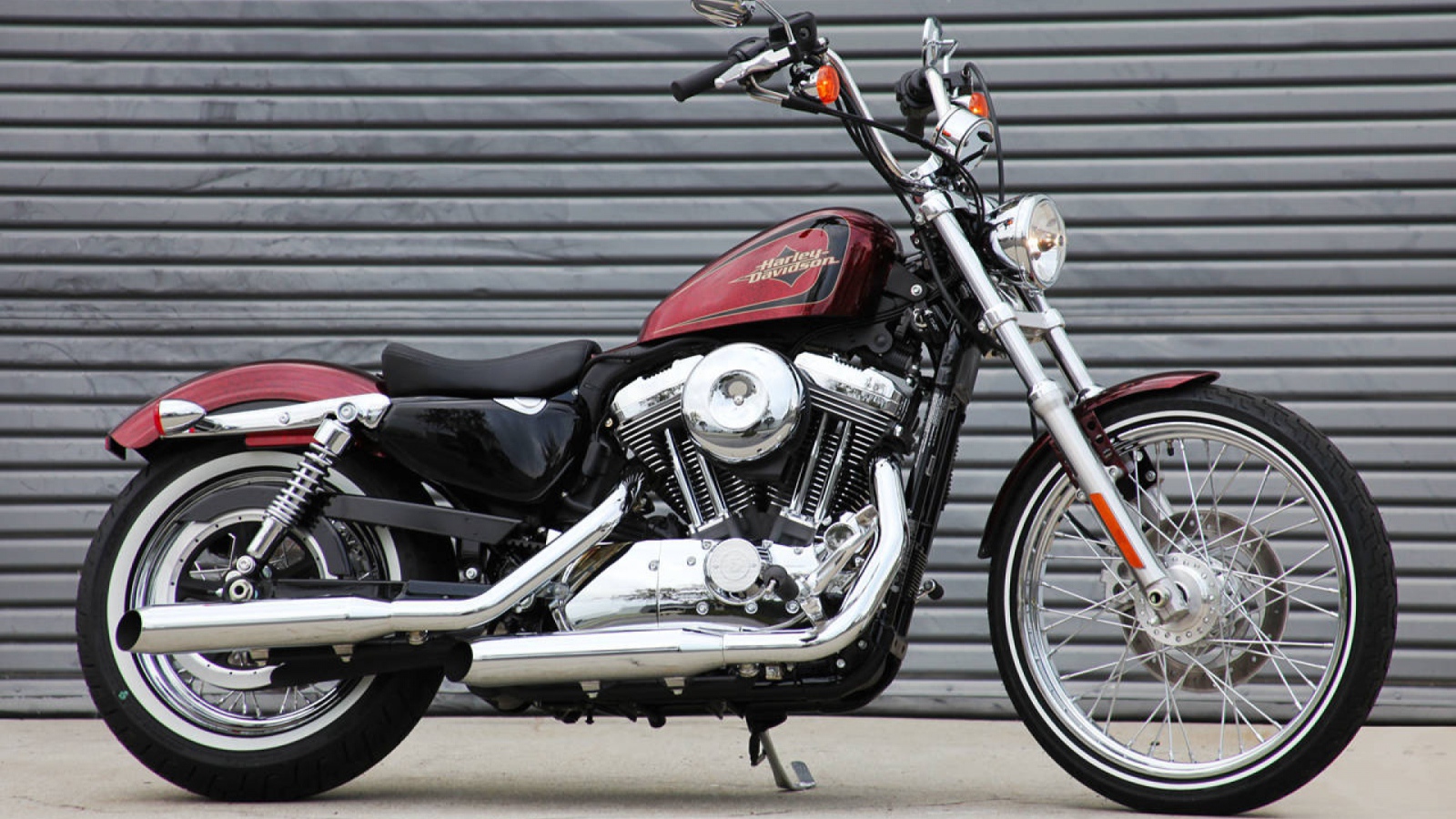 Быстрый мотоцикл Harley-Davidson XL 1200V Sportster Seventy-Two