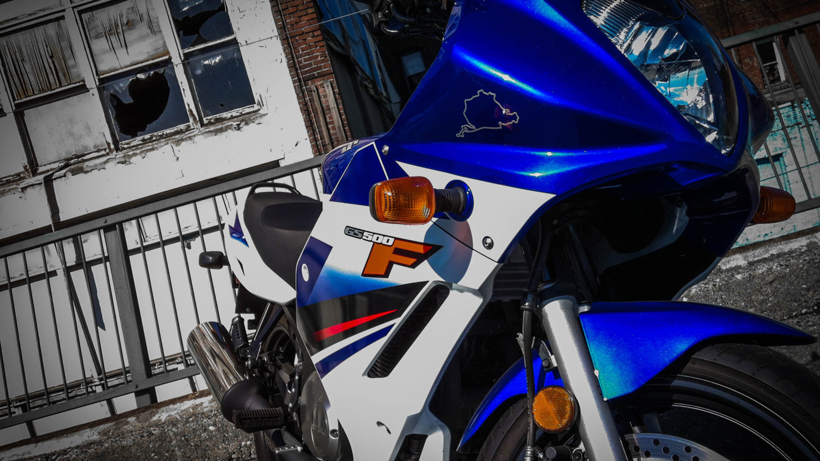 Быстрый мотоцикл Suzuki  GS 500 F