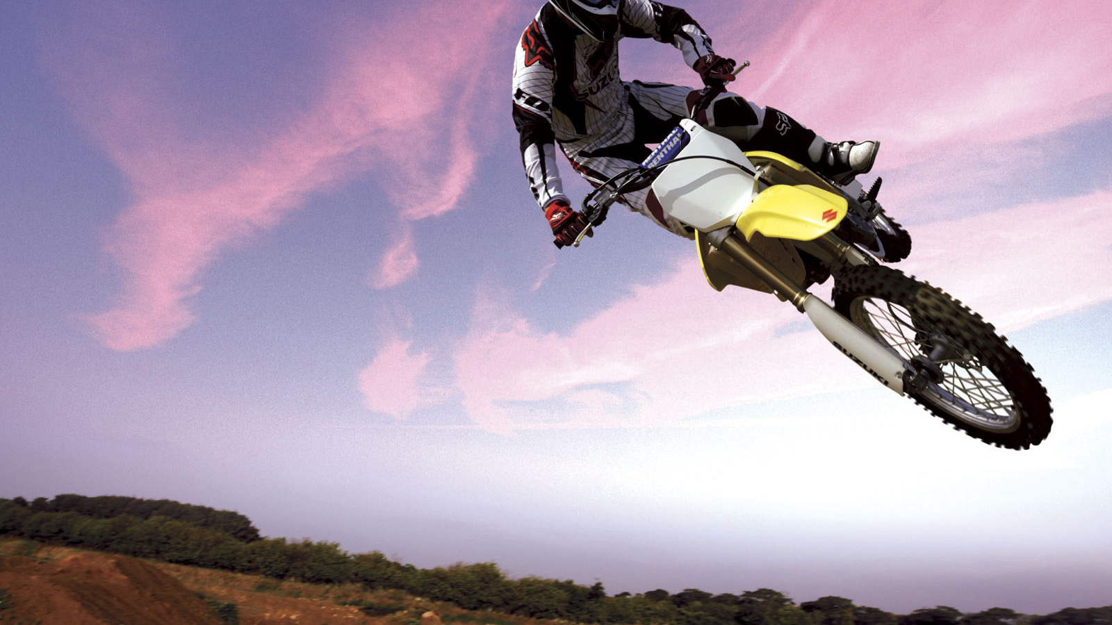 Быстрый мотоцикл Suzuki RM-Z 250