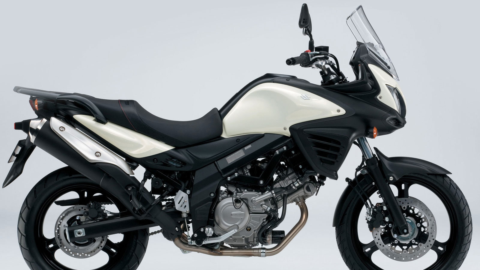 Быстрый мотоцикл Suzuki V-Storm 650 ABS