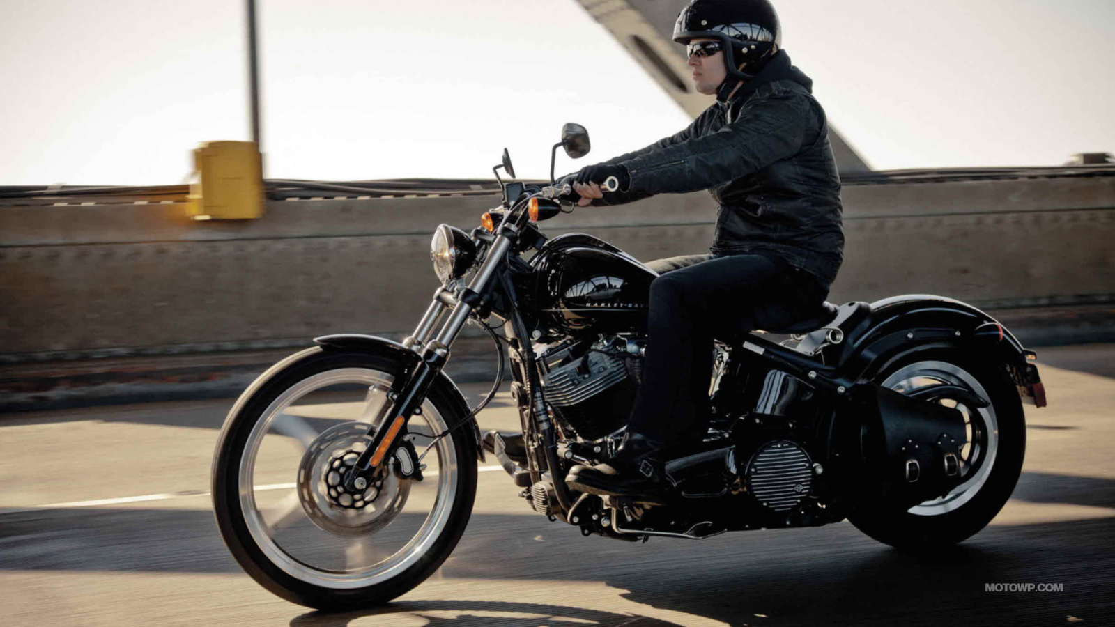 Невероятный мотоцикл Harley-Davidson Softail Blackline