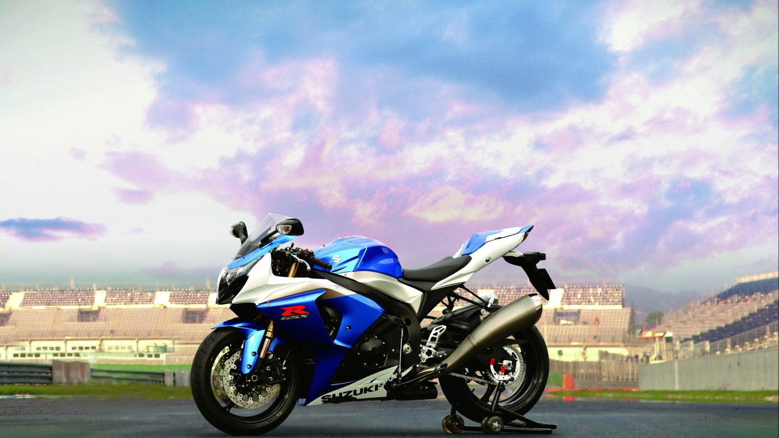 Невероятный мотоцикл Suzuki  GSX 1300 R