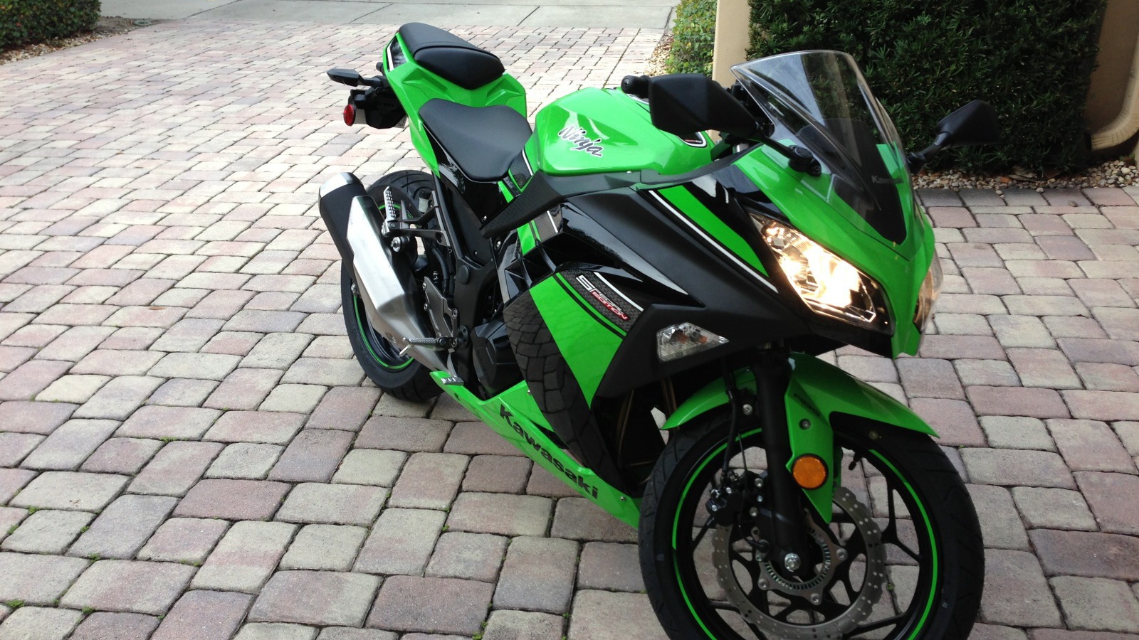 Невероятно быстрый мотоцикл Kawasaki Ninja 300