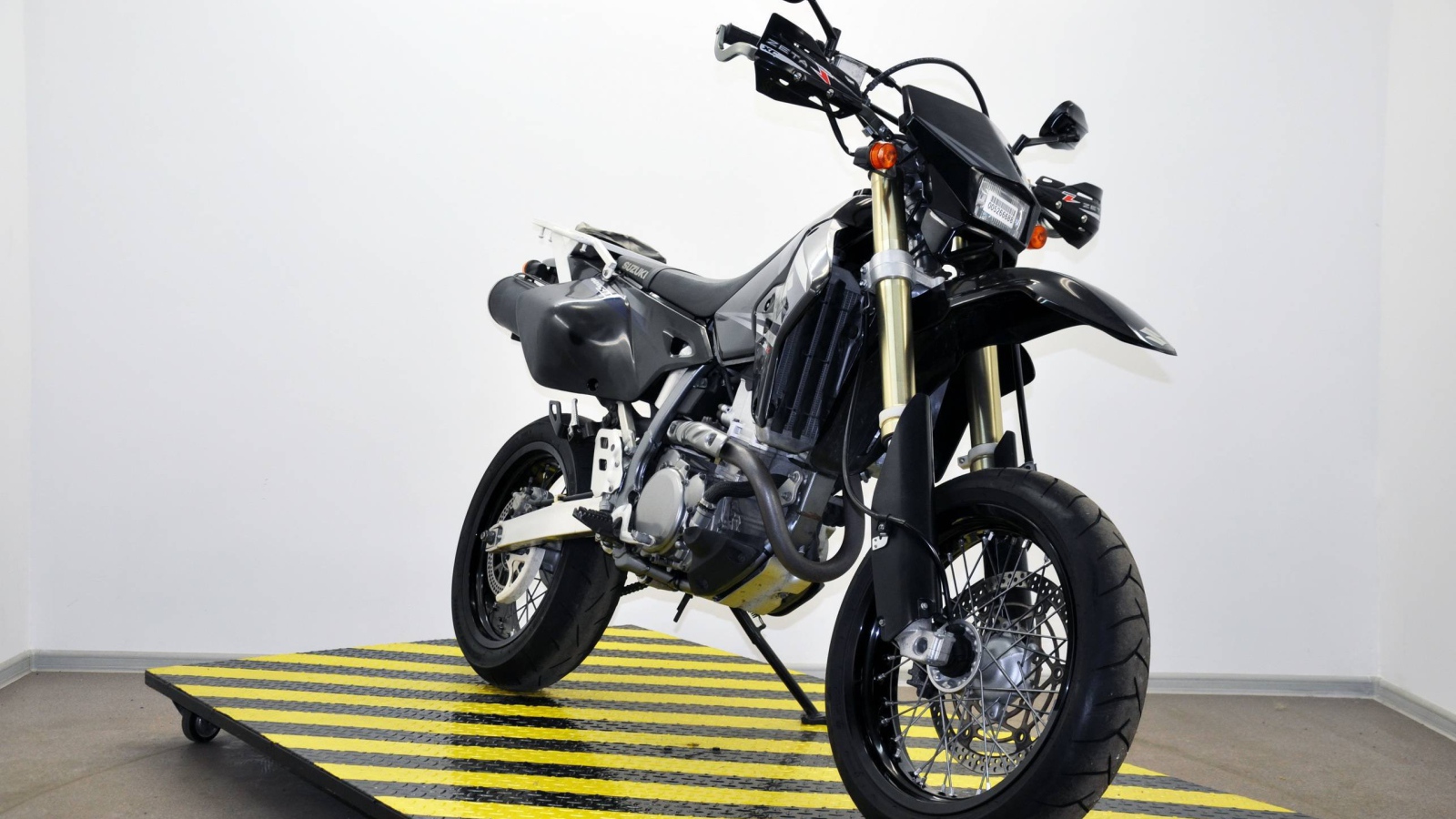 Невероятно быстрый мотоцикл Suzuki  DR-Z 125
