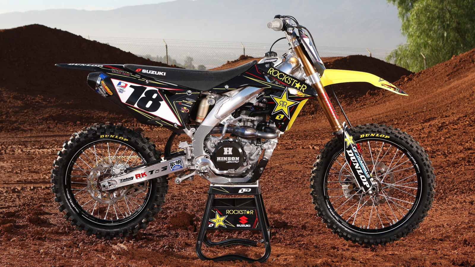 Невероятно быстрый мотоцикл Suzuki RMX 450 Z