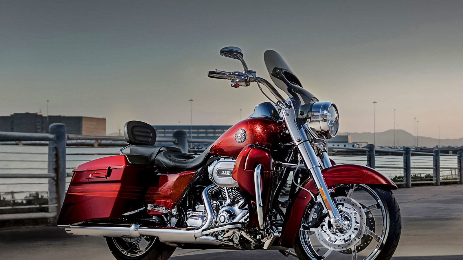 Невероятно быстрый мотоцикл Harley-Davidson CVO Road King