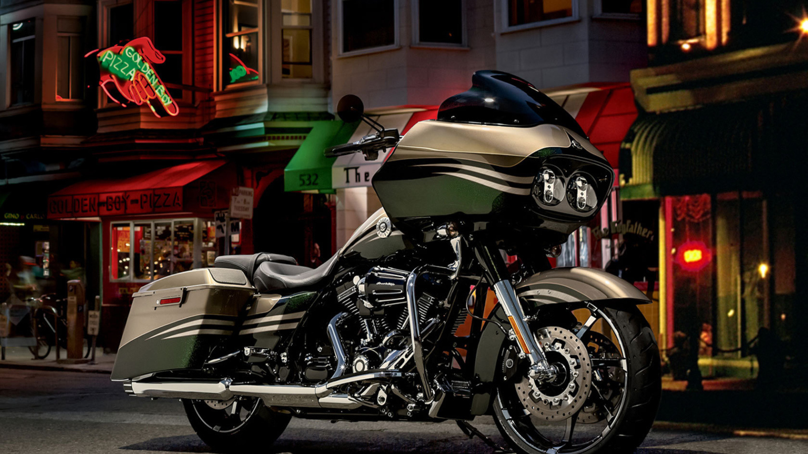 Мотоцикл модели Harley-Davidson CVO Road Glide Custom