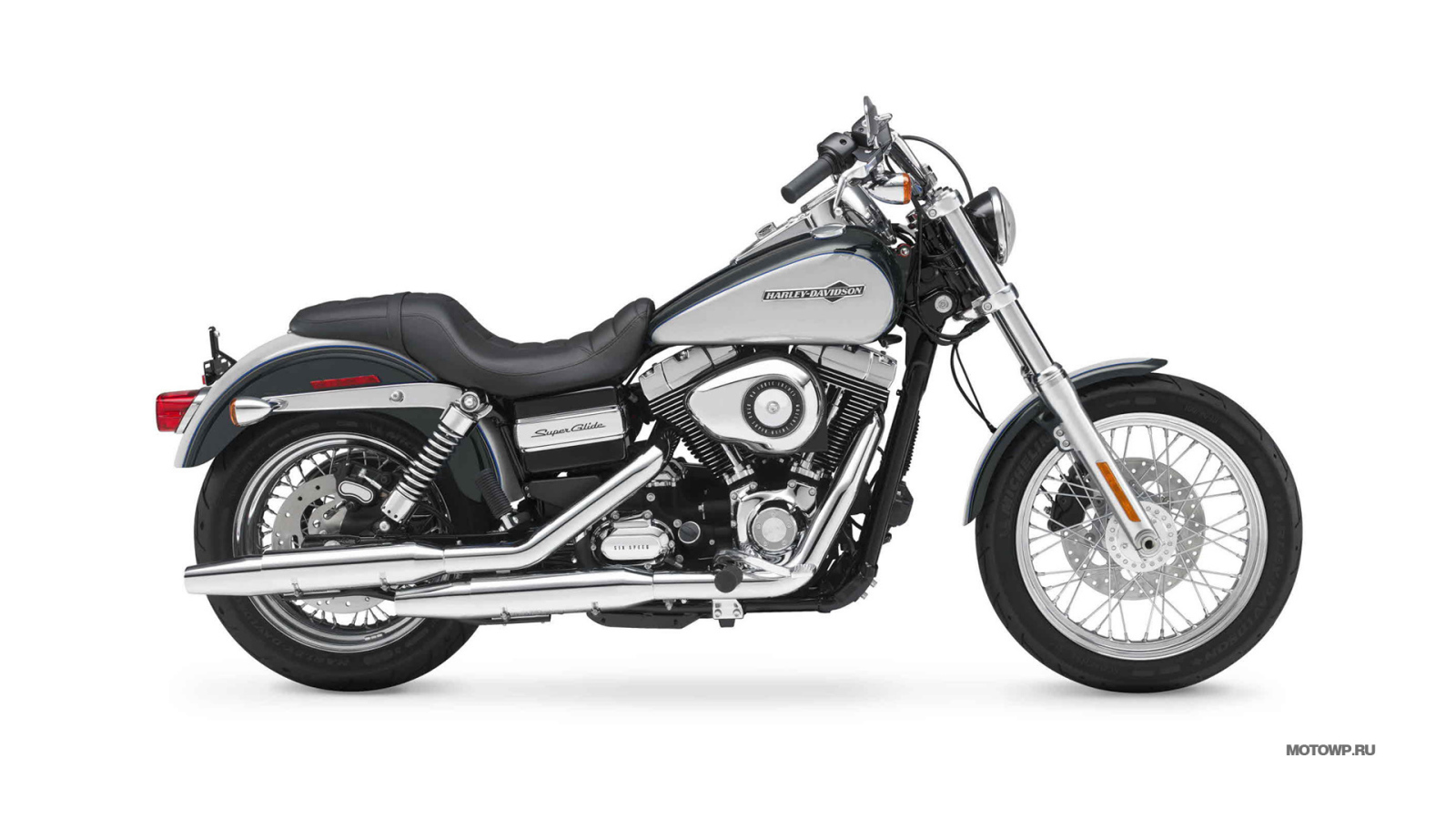 Мотоцикл модели Harley-Davidson Dyna Super Glide Custom