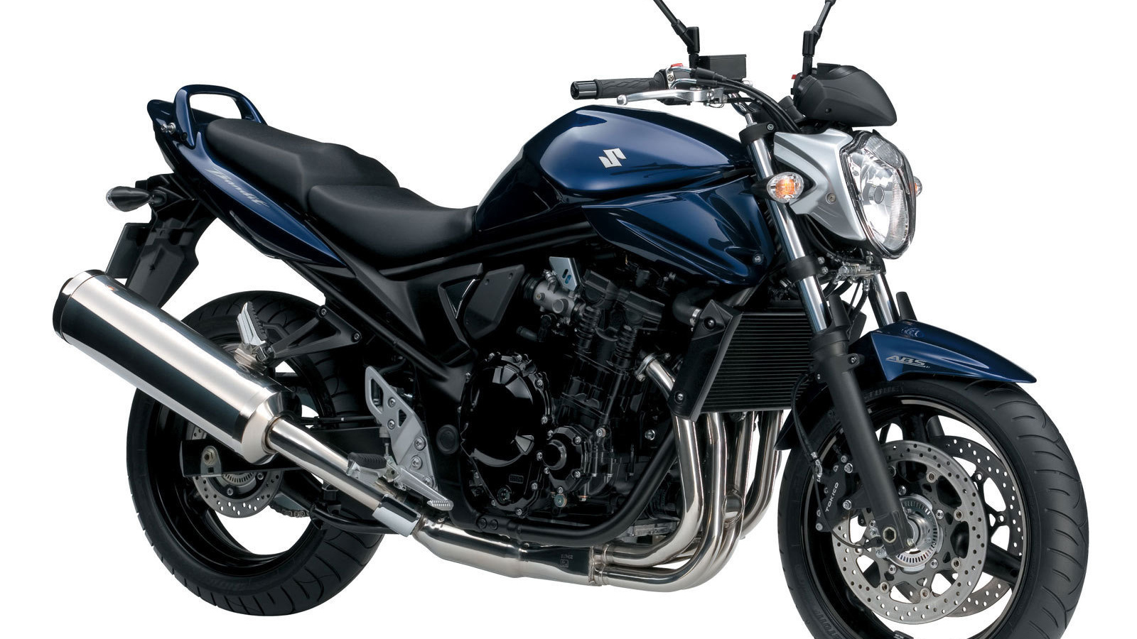 Новый мотоцикл на дороге Suzuki  GSF 650