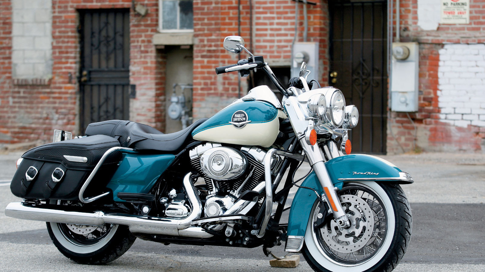 Новый надежный мотоцикл Harley-Davidson CVO Road King