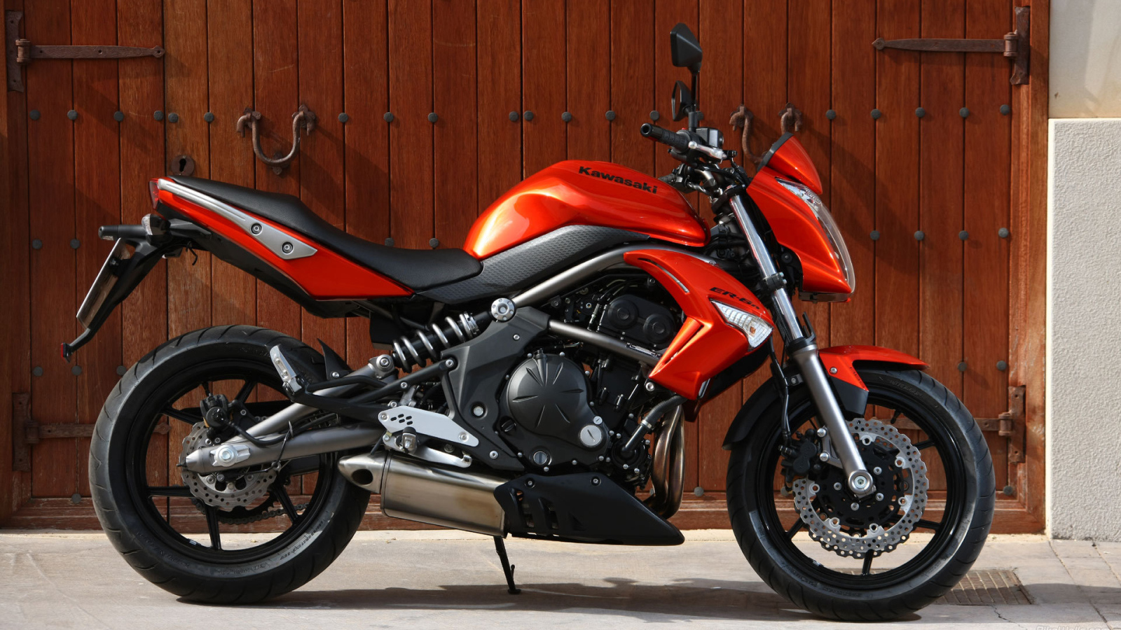 Новый надежный мотоцикл Kawasaki ER-6n