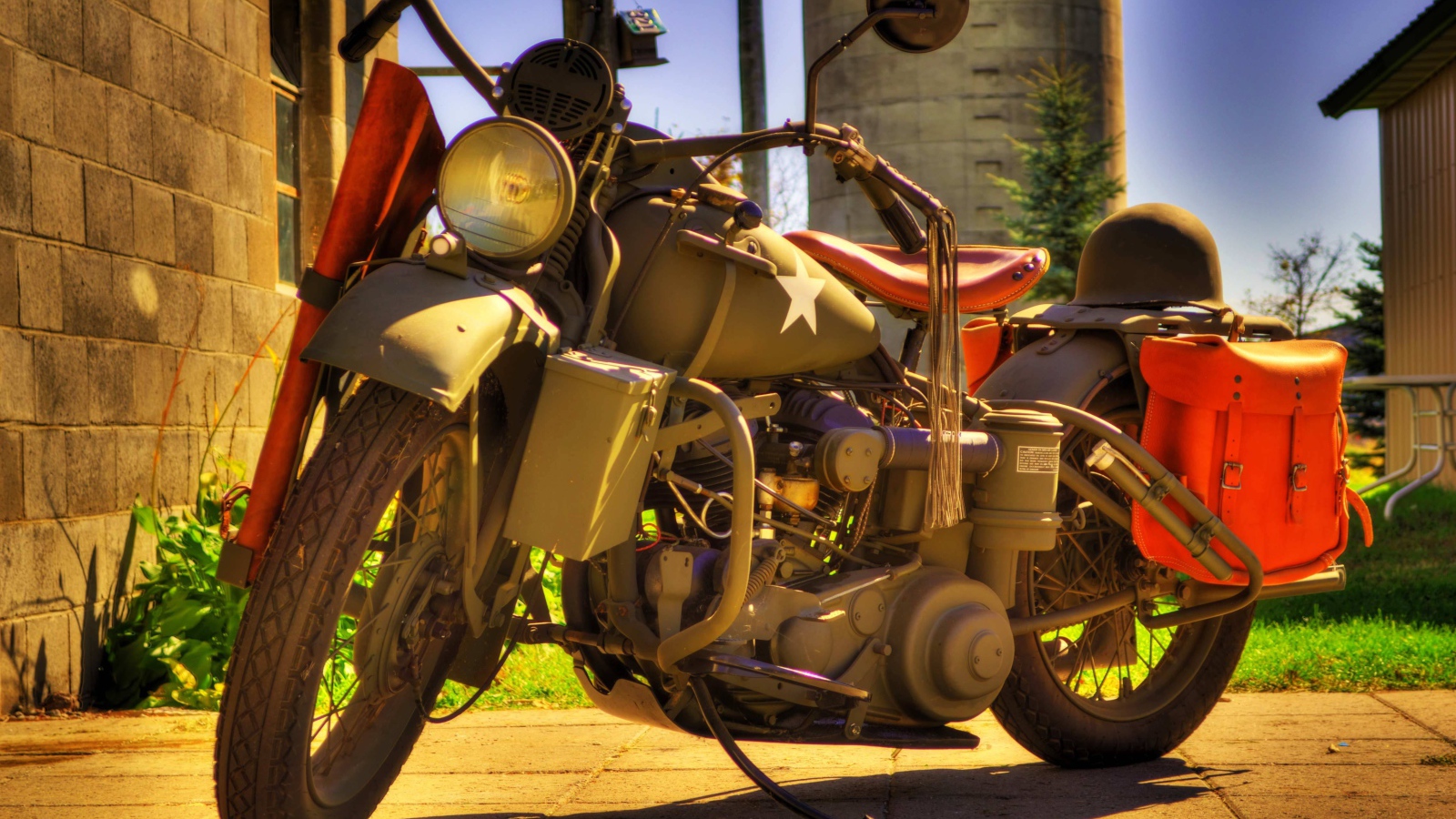 Старый армейский мотоцикл