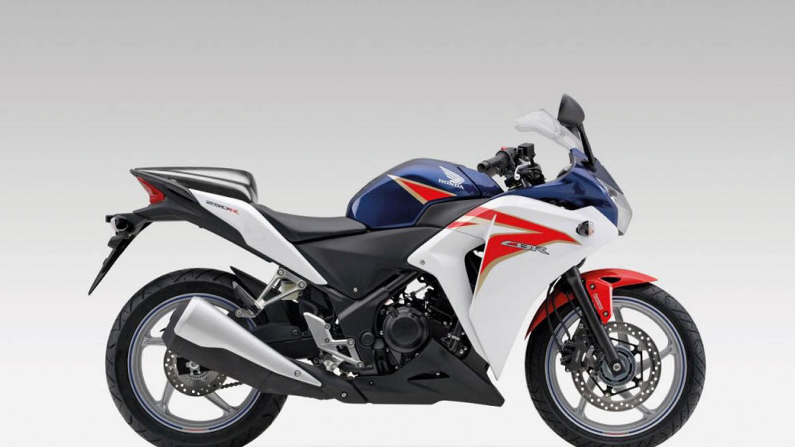 Популярный мотоцикл Honda CBR 250 R