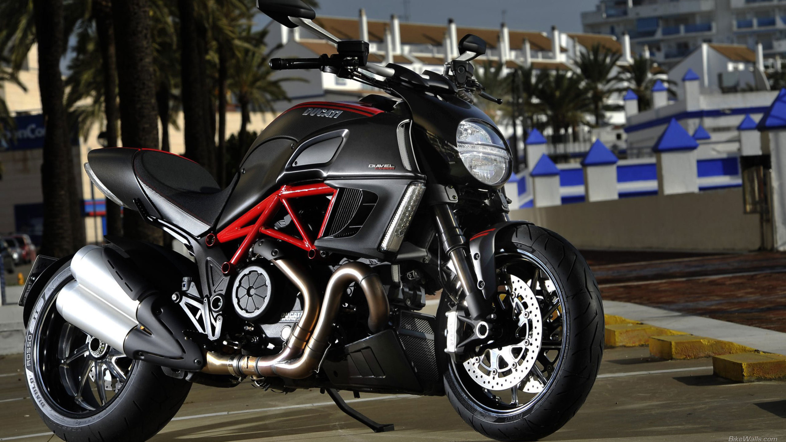 Популярный мотоцикл Ducati Diavel