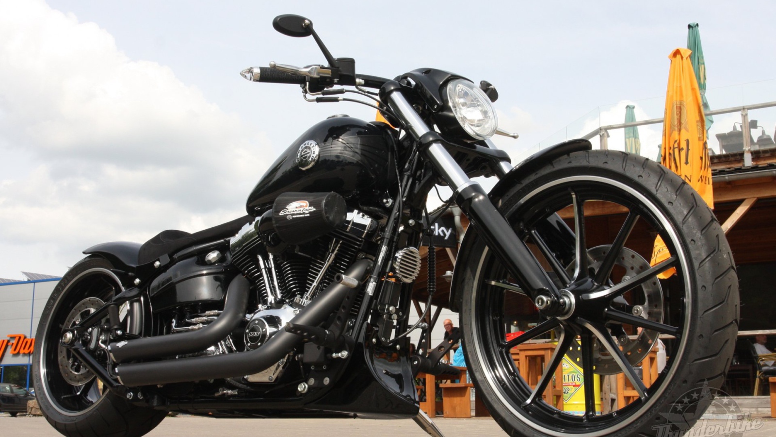 Популярный мотоцикл Harley-Davidson Softail Breakout
