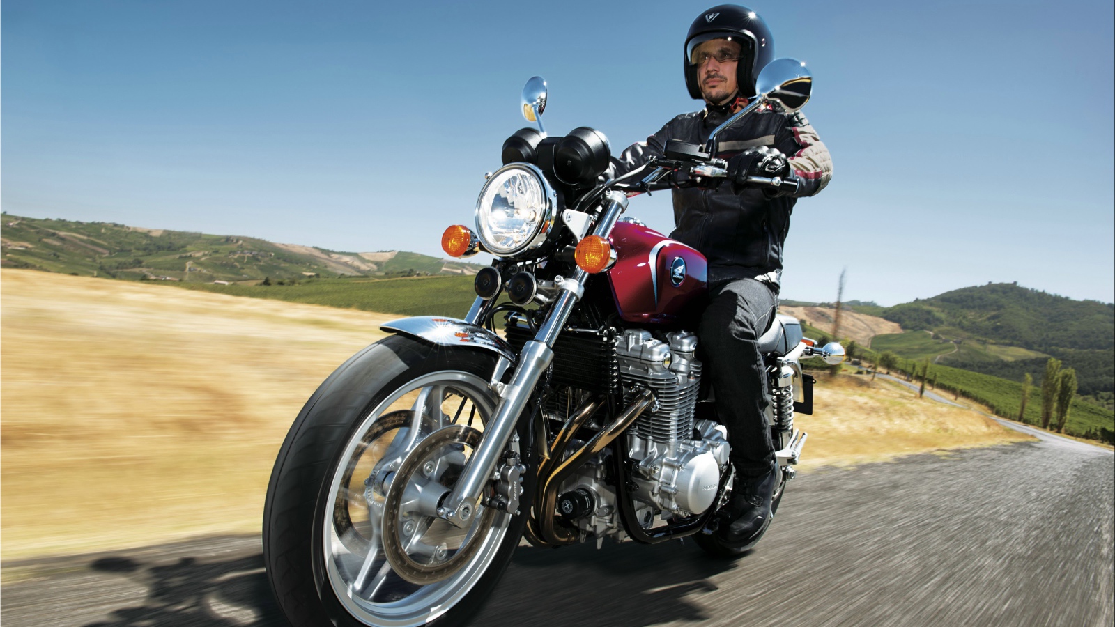 Популярный мотоцикл Honda CB 1100