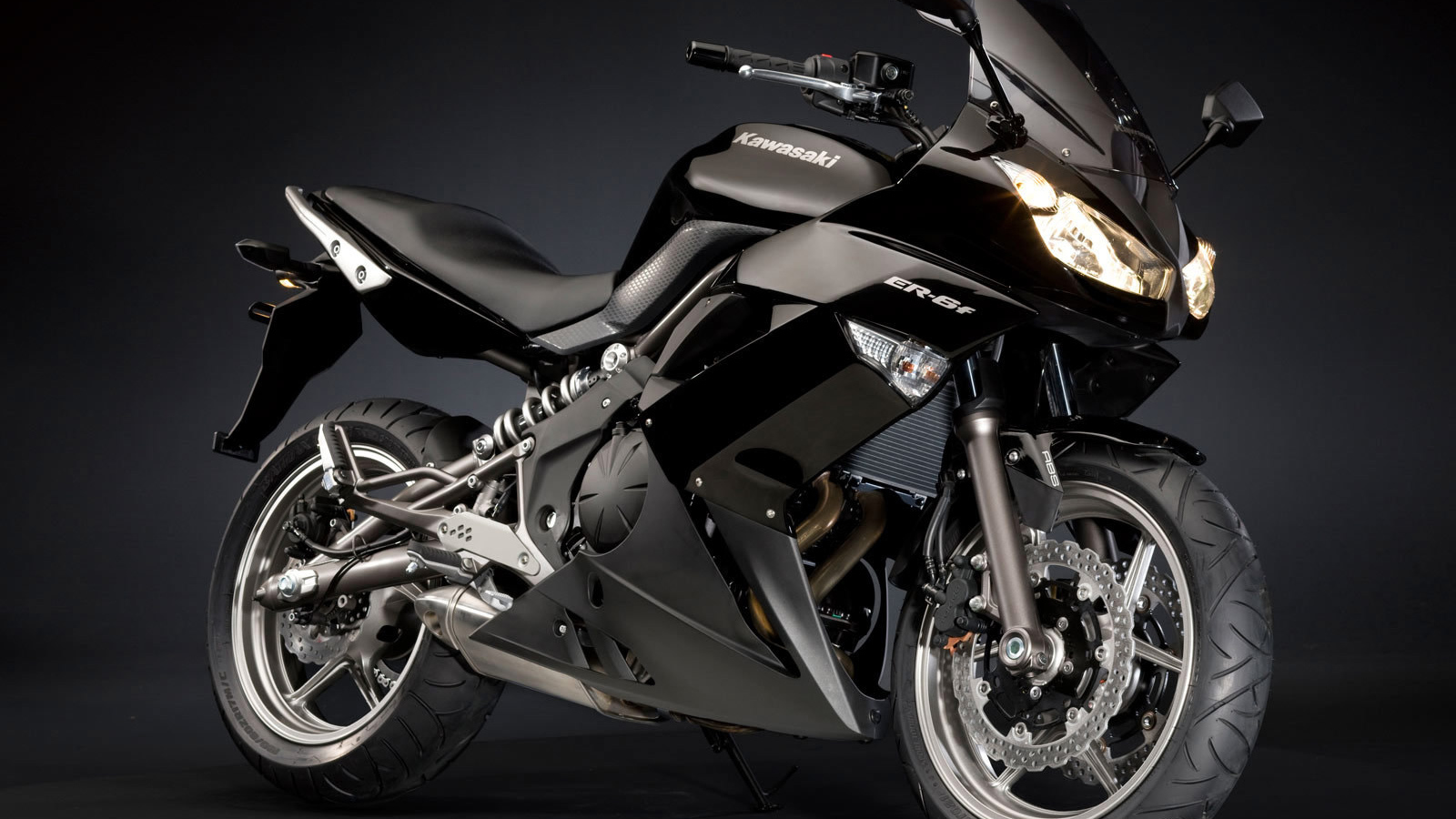 Популярный мотоцикл Kawasaki ER-6f