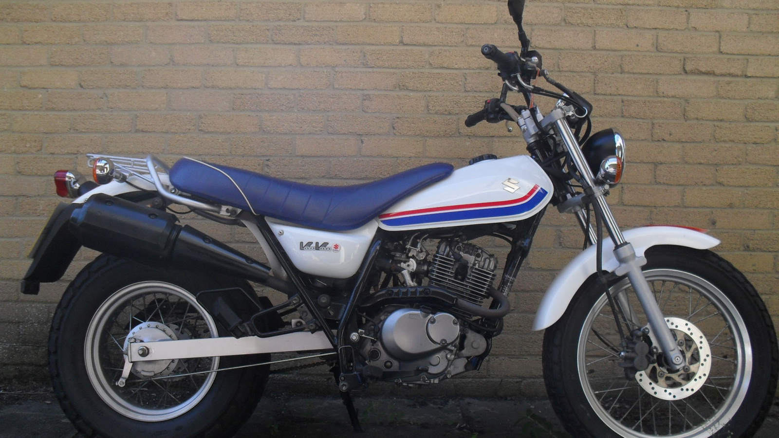 Популярный мотоцикл Suzuki RV 125