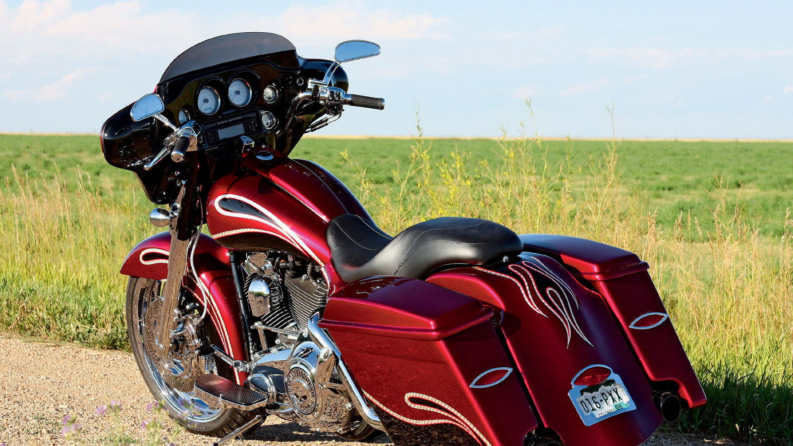 Надежный мотоцикл Harley-Davidson Street Glide