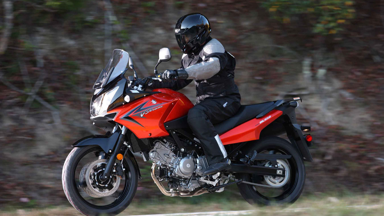 Надежный мотоцикл Suzuki V-Storm 650 ABS