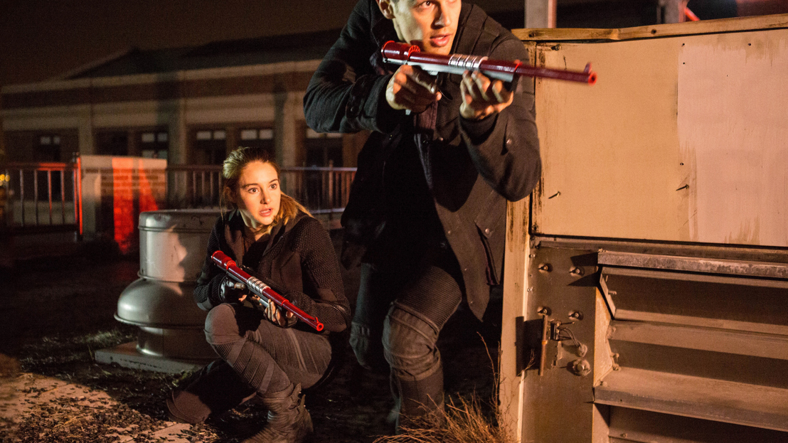 Суперзвезда Тео Джеймс