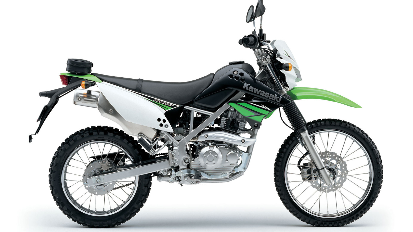 Новый мотоцикл на дороге Kawasaki KLX 125