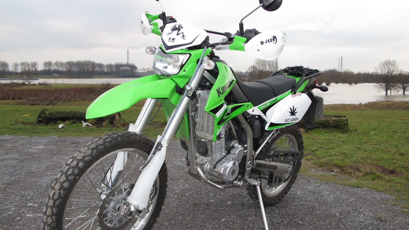 Невероятный мотоцикл Kawasaki KLX 250