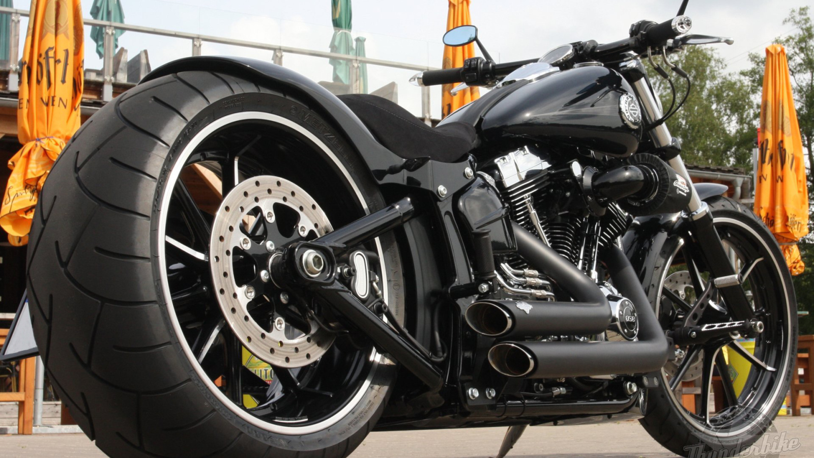 Невероятно быстрый мотоциклHarley-Davidson Softail Breakout