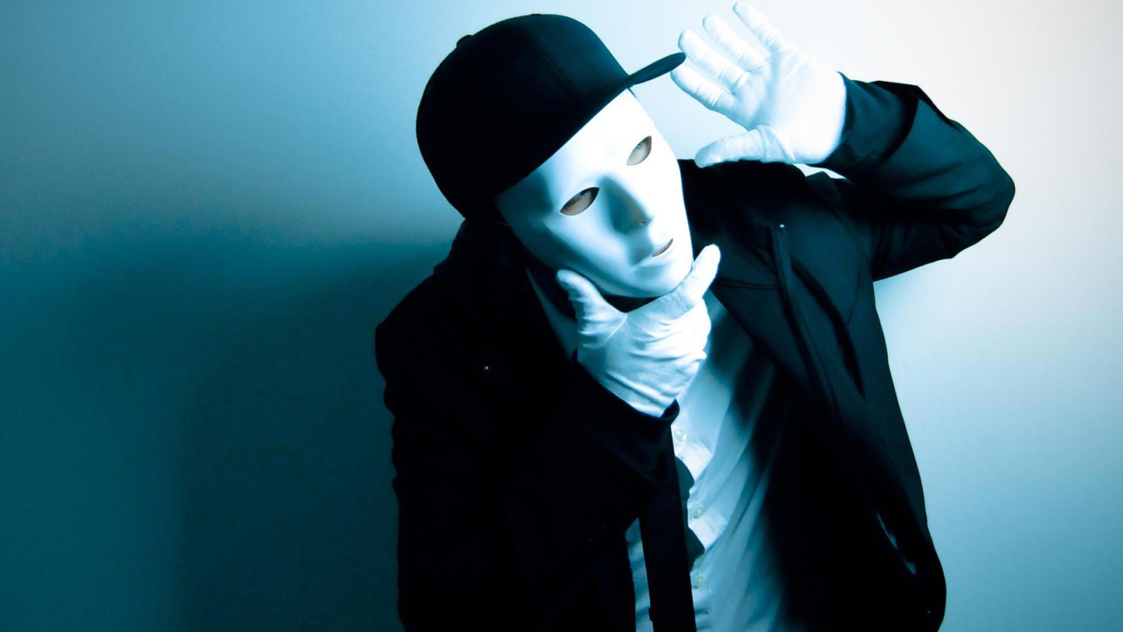 Танец в маске