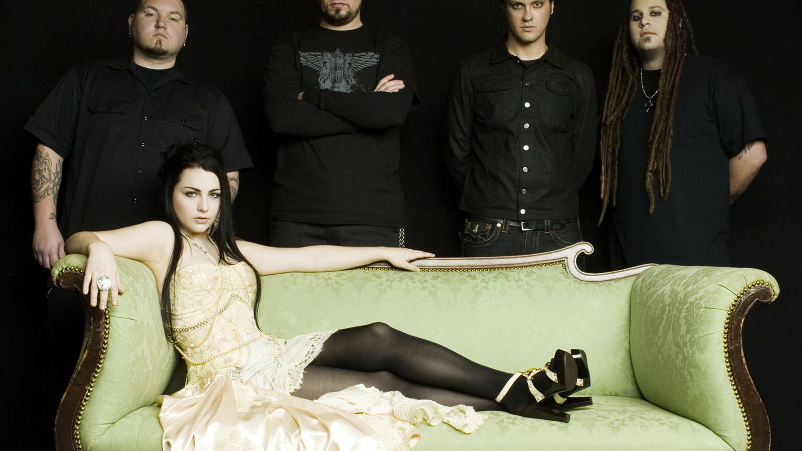 Evanescence на диване