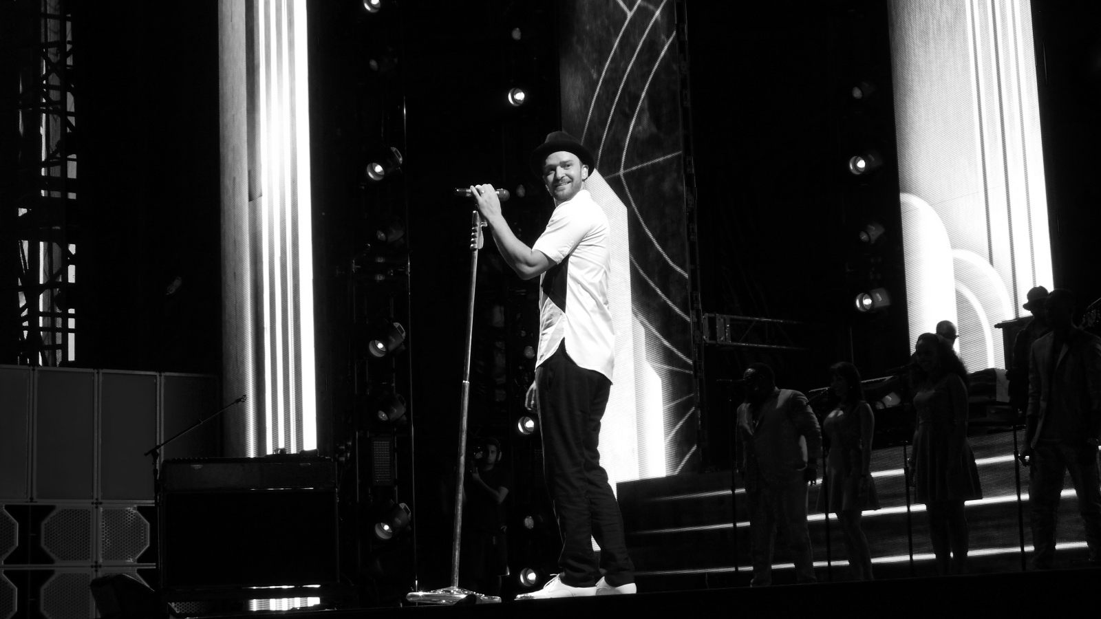 Джастин Тимберлейк выступает в шляпе 