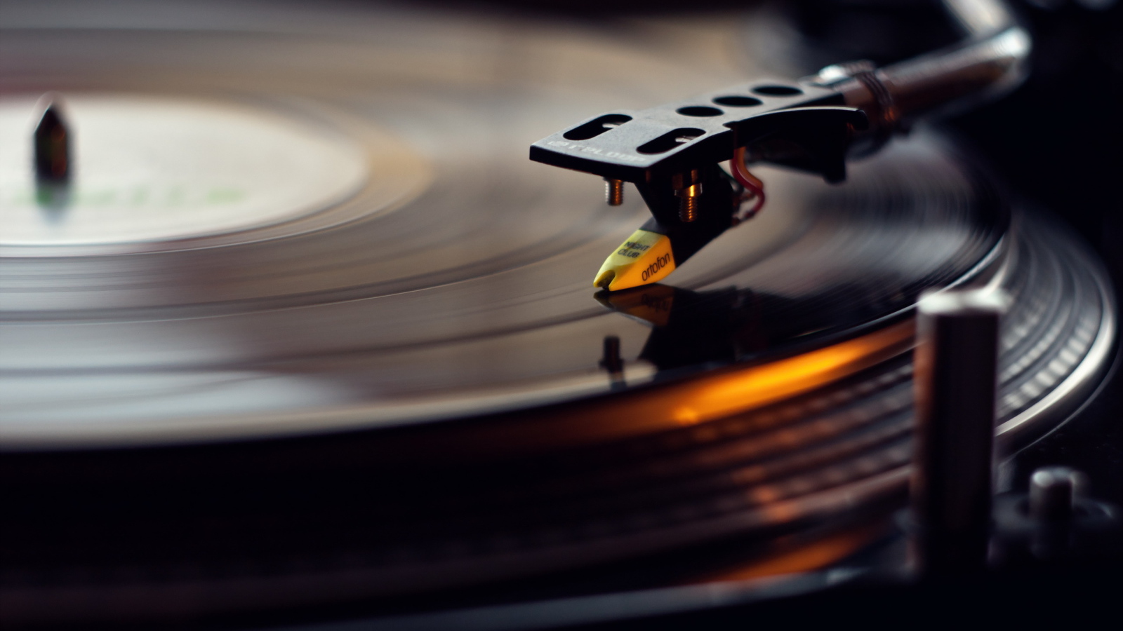 Проигрыватель с пластинкой