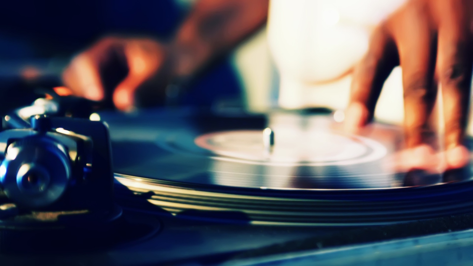 Руки диджея