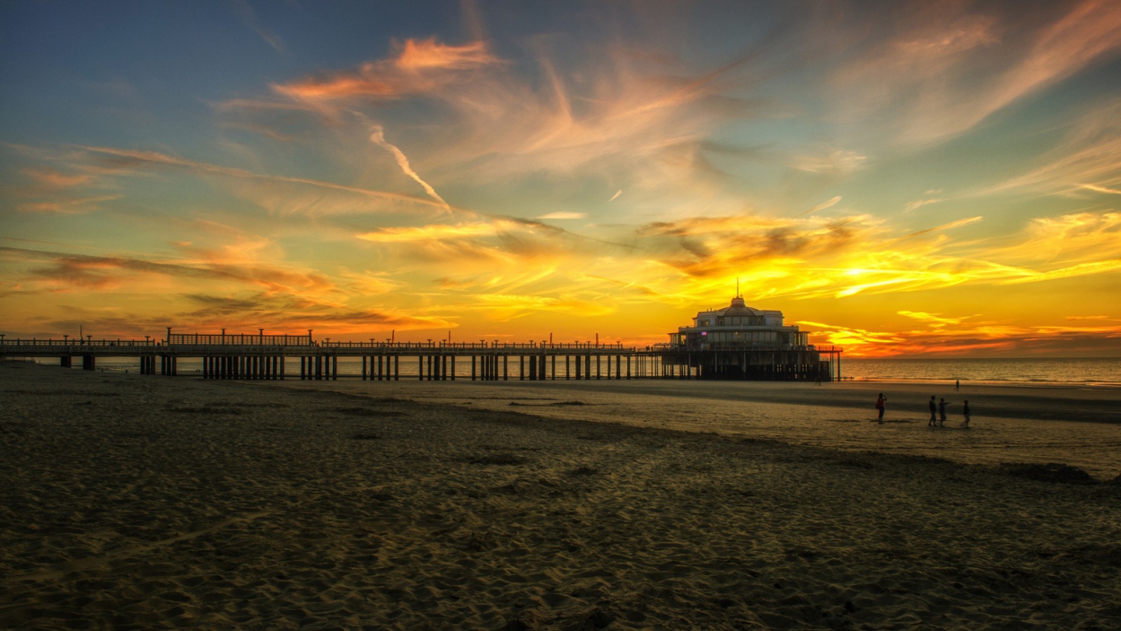 Мост и красивое небо