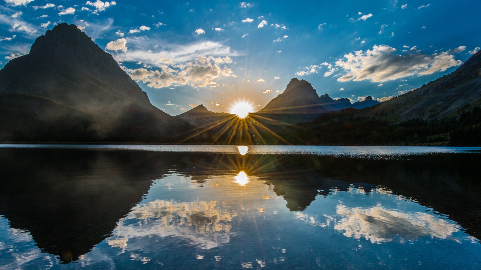 Восход солнца в горах