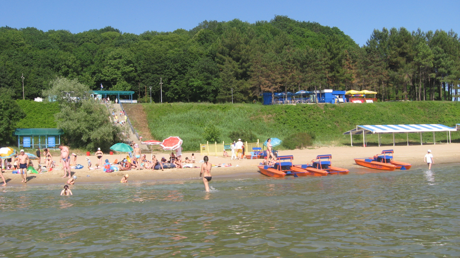 Золотой пляж в Лермонтово