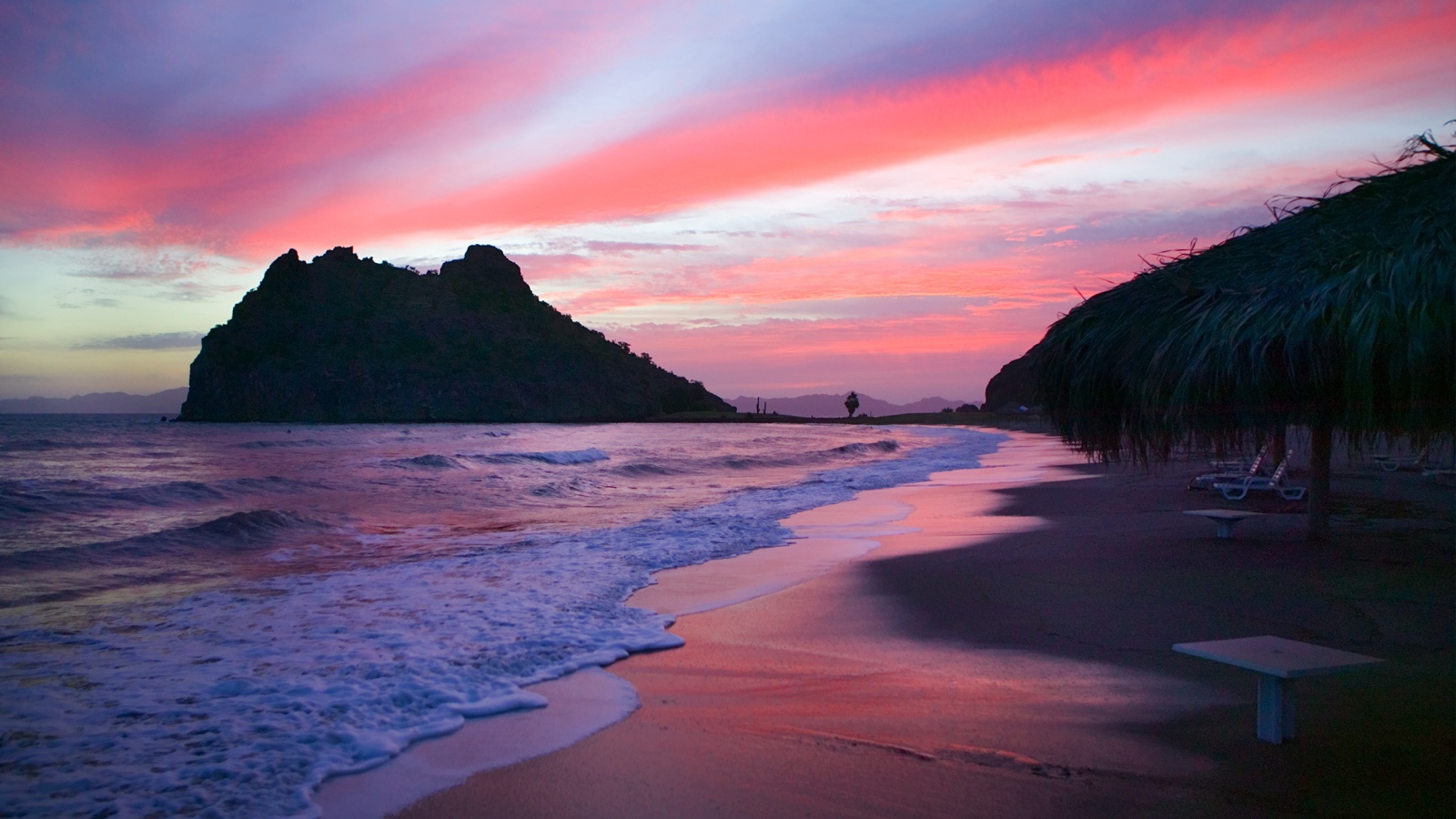 Розовый пляж