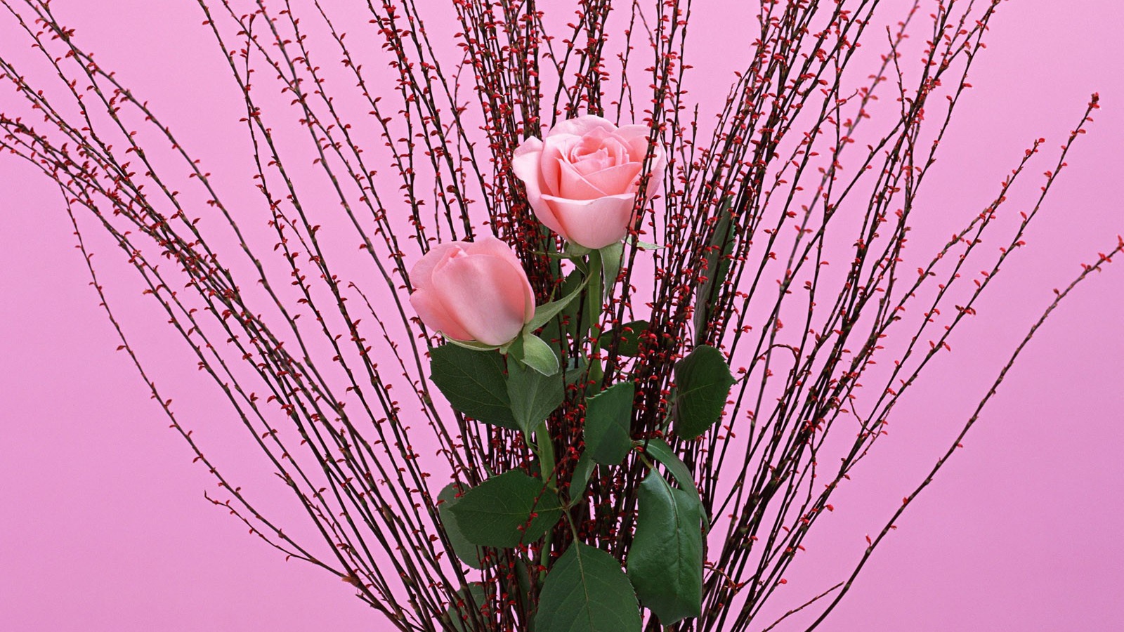 Букет из веток и роз