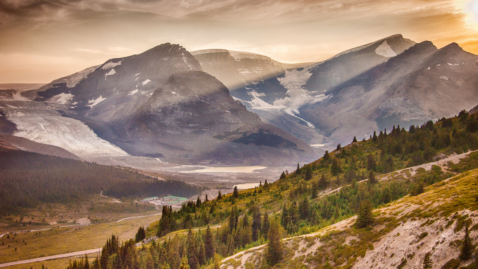 Закат над горами
