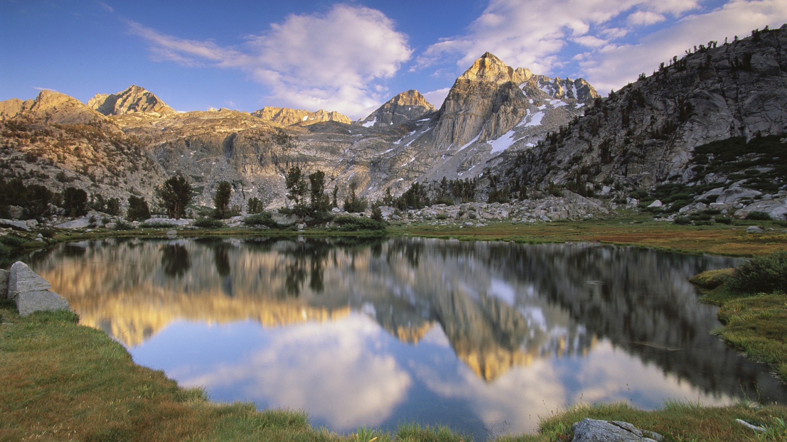 Озеро в парке Калифорнии