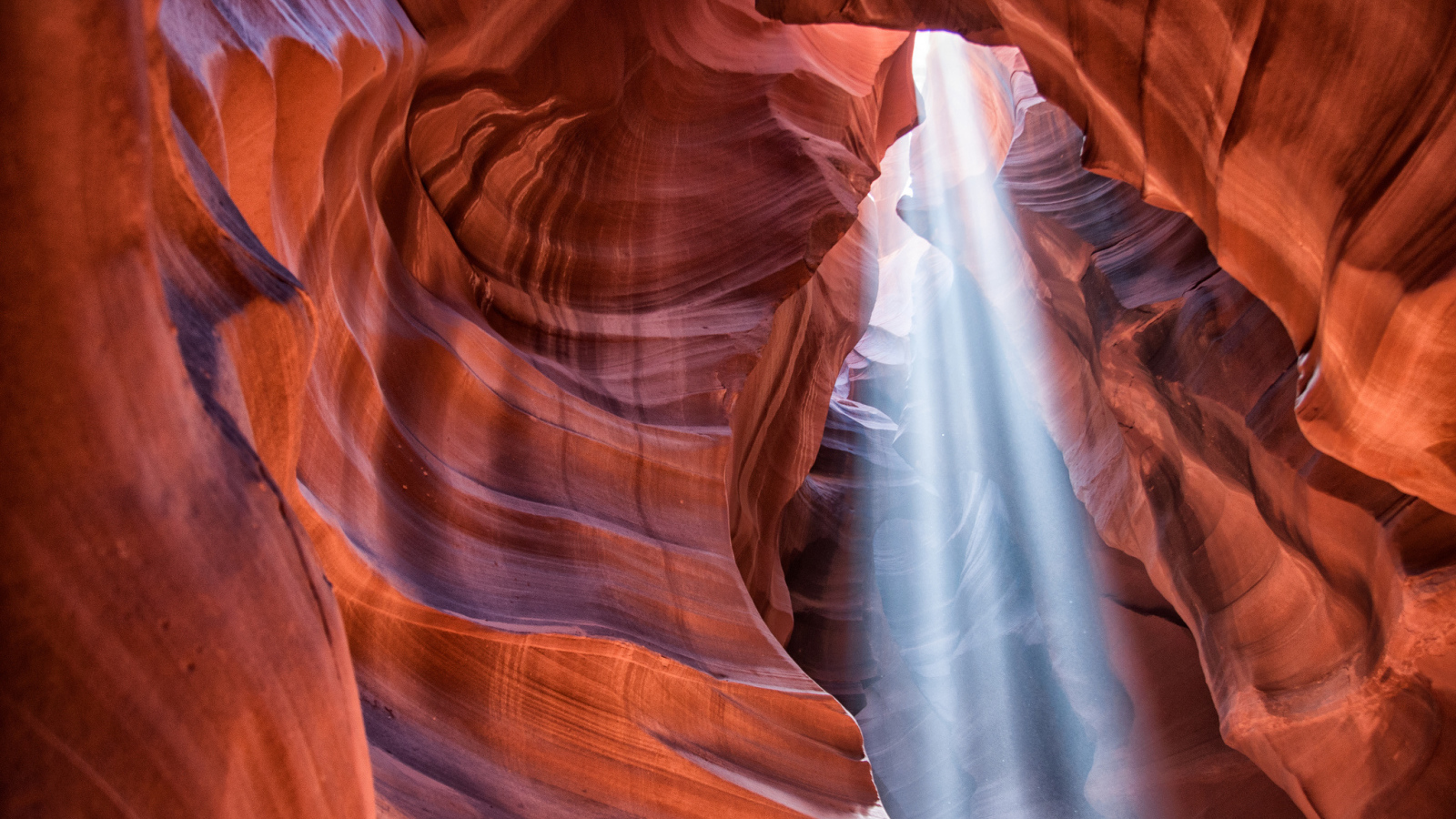 Лучи света в каньоне