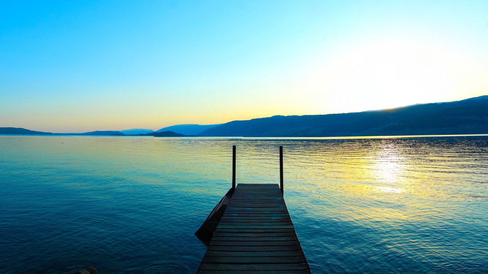 Причал на озере