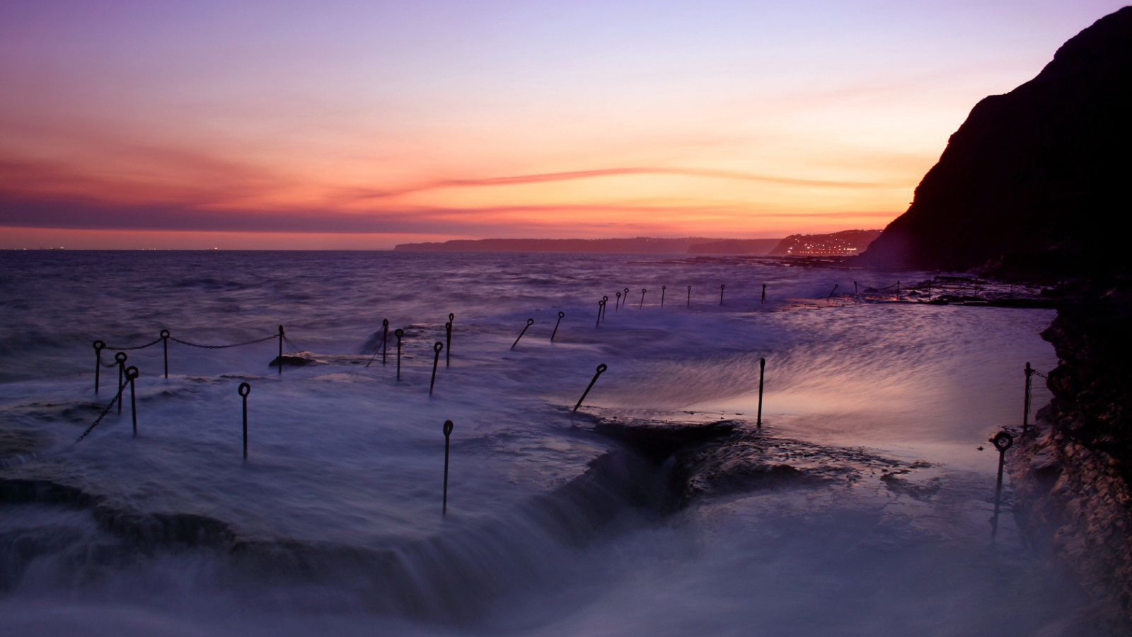 Берег во время шторма